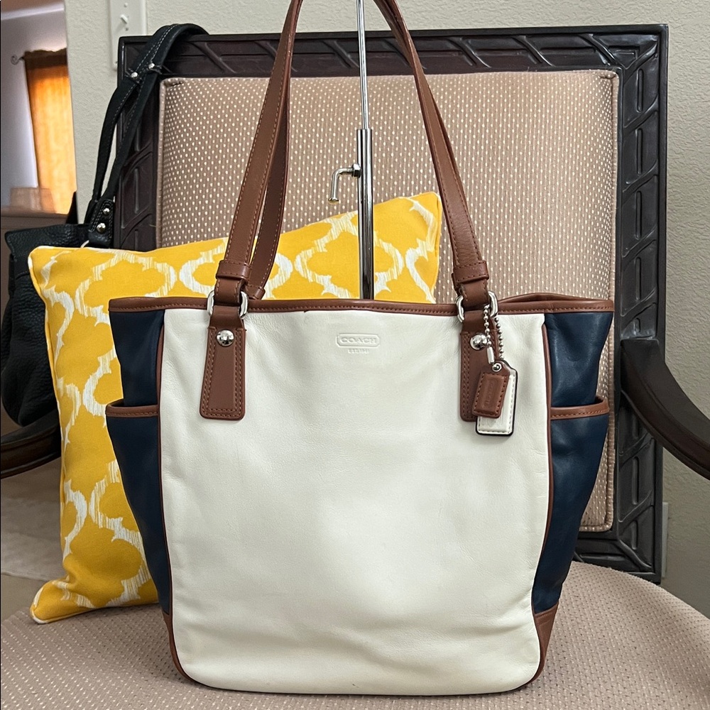 Coach park leather tote cream , brown and navy